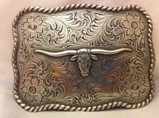 Longhorn with Etching Detailed Belt Buckle Silver